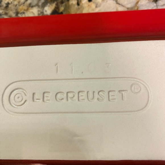 Le Creuset Heritage Stoneware Butter Dish in Cerise ombré red - Picture 7 of 9